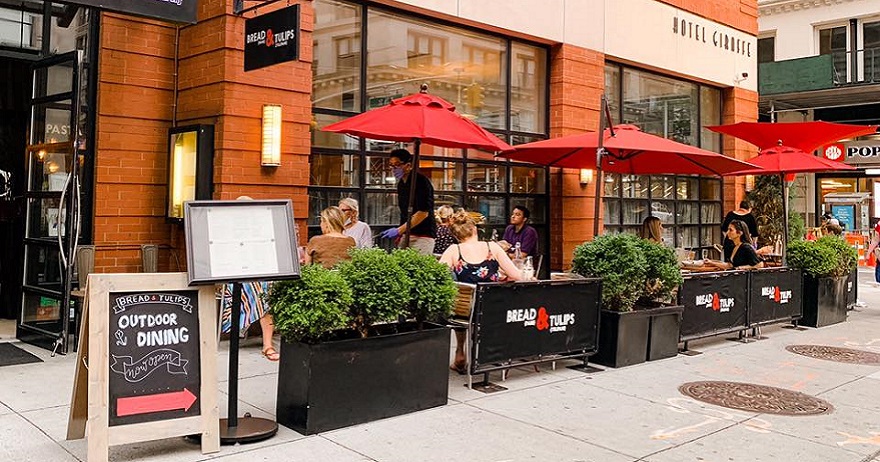 Outdoor dining at Bread & Tulips in NYC